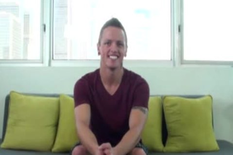 Insecure Bottom At A Gaycasting