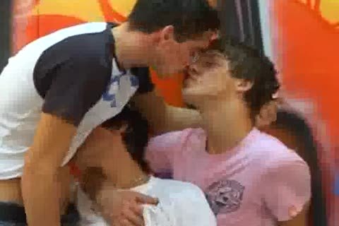 DoubleFuck In three-some bareback