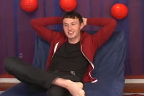 jerking off guy receives dick Sucked Off