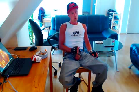 Needed A wank And Some Smokes After Gym