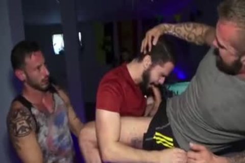 Gaping Brown Eye Looking Forward To For steel knob