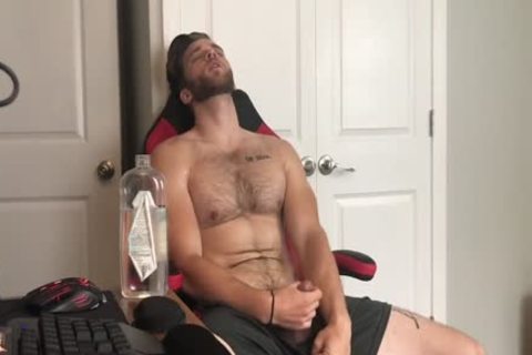 slutty Hunk Keeps Cumming
