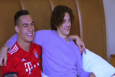 Randy Reno fucks Tatted 10-Pounder Travis