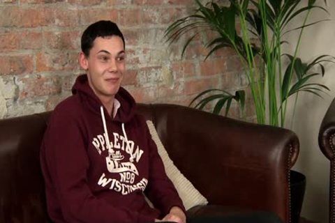 Justin Arrives To wank One Out