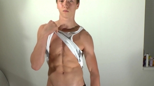 EastBoys: Young Vincenzo Mazzi workout video