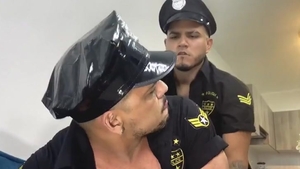 Police Wrecking & Feeding fella Officer palatable Mancum