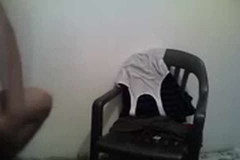 dos chicos en una silla