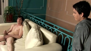 Boyz Party: Jules Takes a Taste of Ariel