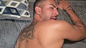 AmateurGayPOV: Catching a Workout and an Eyeful