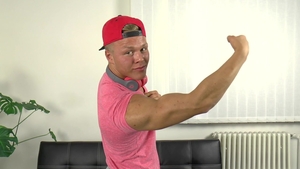 Jerking Off with Your Virtual Gym Buddy
