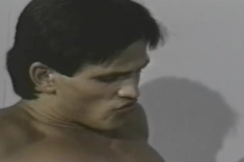 Officer has his sexual ways with his prisoner